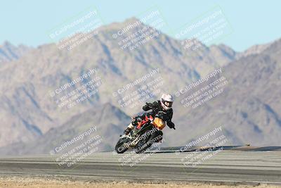 media/Dec-01-2025-Moto Forza (Mon) [[2daa91e15f]]/3-Beginner Group/Session 4 Turn 9/